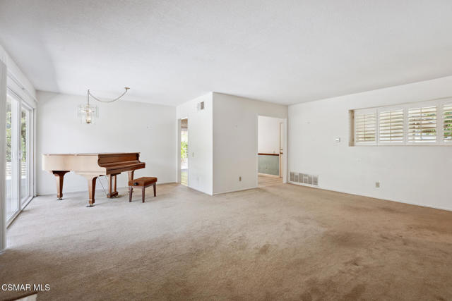 3034 Rollings Avenue, Thousand Oaks CA: https://media.crmls.org/mediaz/d23124b4-ad9e-4fdc-a329-bf38841071d1.jpg