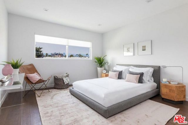 1425 N Crescent Heights Boulevard, West Hollywood CA: https://media.crmls.org/mediaz/d231bd8c-1c44-4d91-8807-5a72bc6d9501.jpg