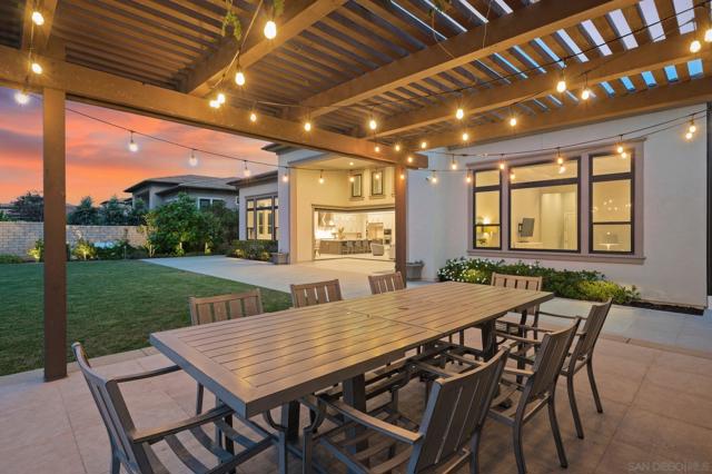 6210 Summit Crest Cir, San Diego CA: https://media.crmls.org/mediaz/d231db6b-7ee7-43cf-86cb-a8af473ff974.jpg