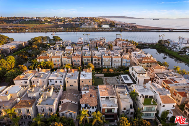 138 Voyage Mall, Marina del Rey, California 90292, 4 Bedrooms Bedrooms, 0 ,5 BathroomsBathrooms,Single Family Residence,For Sale,Voyage,0,26637699