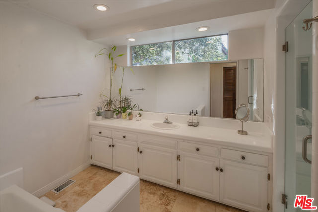 4713 Bedel Street, Woodland Hills CA: https://media.crmls.org/mediaz/d232e32f-2312-4257-914f-4f15df1ae689.jpg
