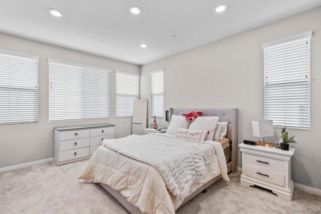 2098 Bluestone Cir, Chula Vista CA: https://media.crmls.org/mediaz/d2331a35-f02c-44ba-95ad-ecb18f71d507.jpg