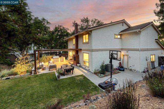 2342 Brantford Court, Walnut Creek CA: https://media.crmls.org/mediaz/d23353a9-beb0-42a8-82bc-5873e2d80b48.jpg