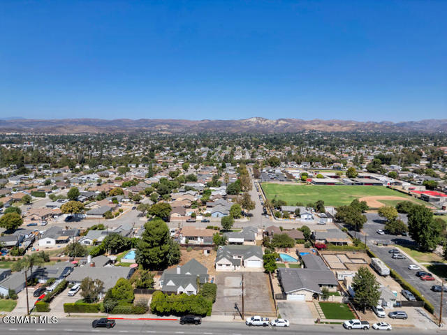 2327 Royal Avenue, Simi Valley CA: https://media.crmls.org/mediaz/d2335723-a0e1-4a9b-a5c6-9143a4b08fbb.jpg