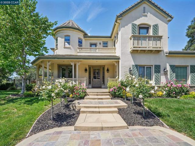135 Diablo Ranch Ct, Danville CA: https://media.crmls.org/mediaz/d233cee6-8141-44c0-898d-fee6462850b9.jpg