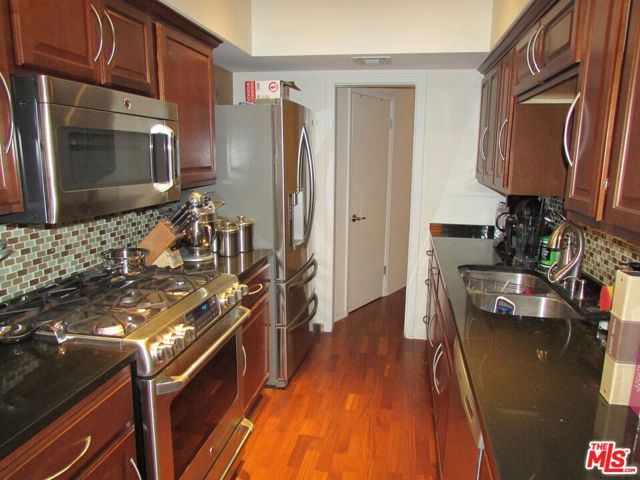 10645 Wilshire Boulevard, Los Angeles CA: https://media.crmls.org/mediaz/d23455f5-b753-47f0-81f3-51970f1a2c49.jpg