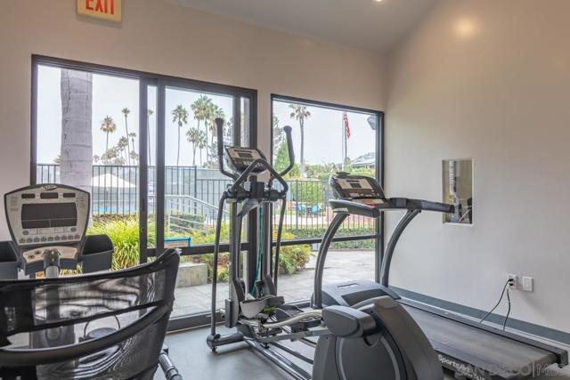 8263 Camino Del Oro, La Jolla CA: https://media.crmls.org/mediaz/d2345b3d-c7f5-4cf9-bd3e-89c8196874b4.jpg