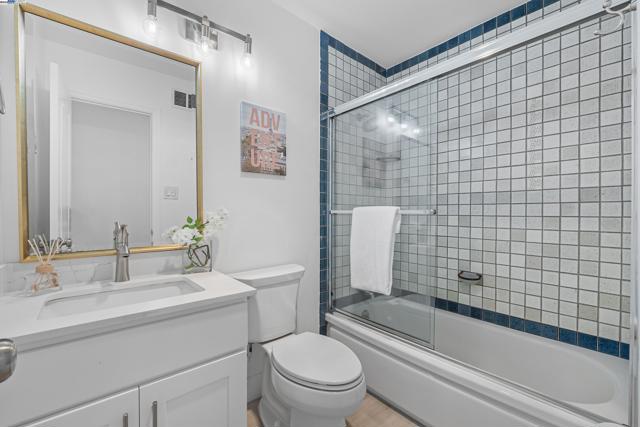 924 Magnolia Dr, Alameda CA: https://media.crmls.org/mediaz/d2350c4b-2096-4ba5-bdb2-9d2782bb5857.jpg