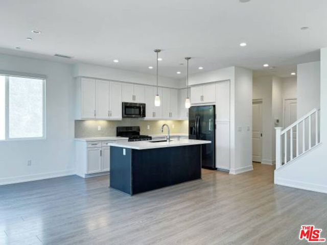 7105 TAMPA Avenue, Reseda CA: https://media.crmls.org/mediaz/d2353892-d1a4-43e2-a976-b805b6543d46.jpg