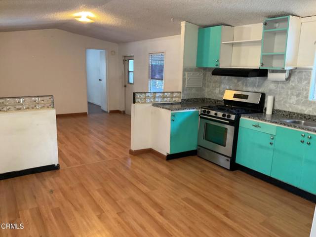 Detail Gallery Image 8 of 30 For 227 Calle De La Rosa #227,  Camarillo,  CA 93012 - 2 Beds | 2 Baths