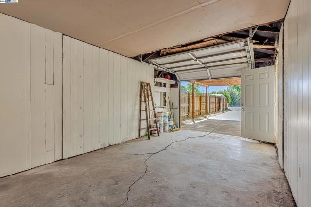 2056 Elm St, Livermore CA: https://media.crmls.org/mediaz/d235c3cc-279b-4b5e-900c-48415319e0fe.jpg