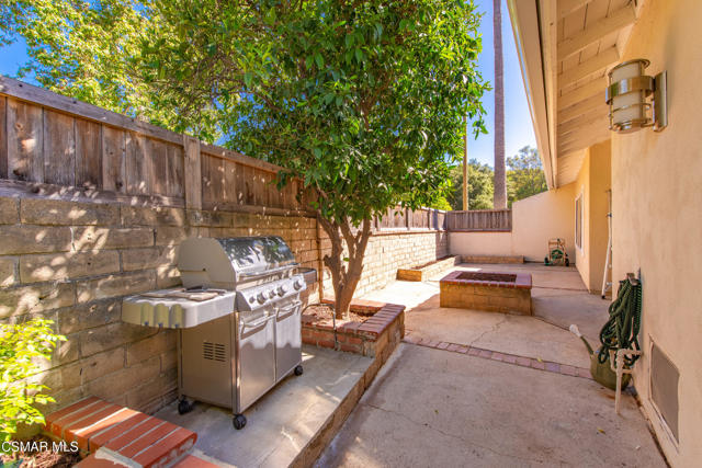 1666 Berwick Place, Westlake Village CA: https://media.crmls.org/mediaz/d235d0dd-7a85-43e5-a2da-54dd7731d89d.jpg
