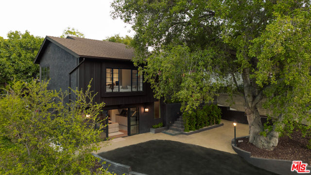 4790 Galendo Street, Woodland Hills CA: https://media.crmls.org/mediaz/d2360f8e-6262-4d7e-b586-7c4466ecb7cc.jpg