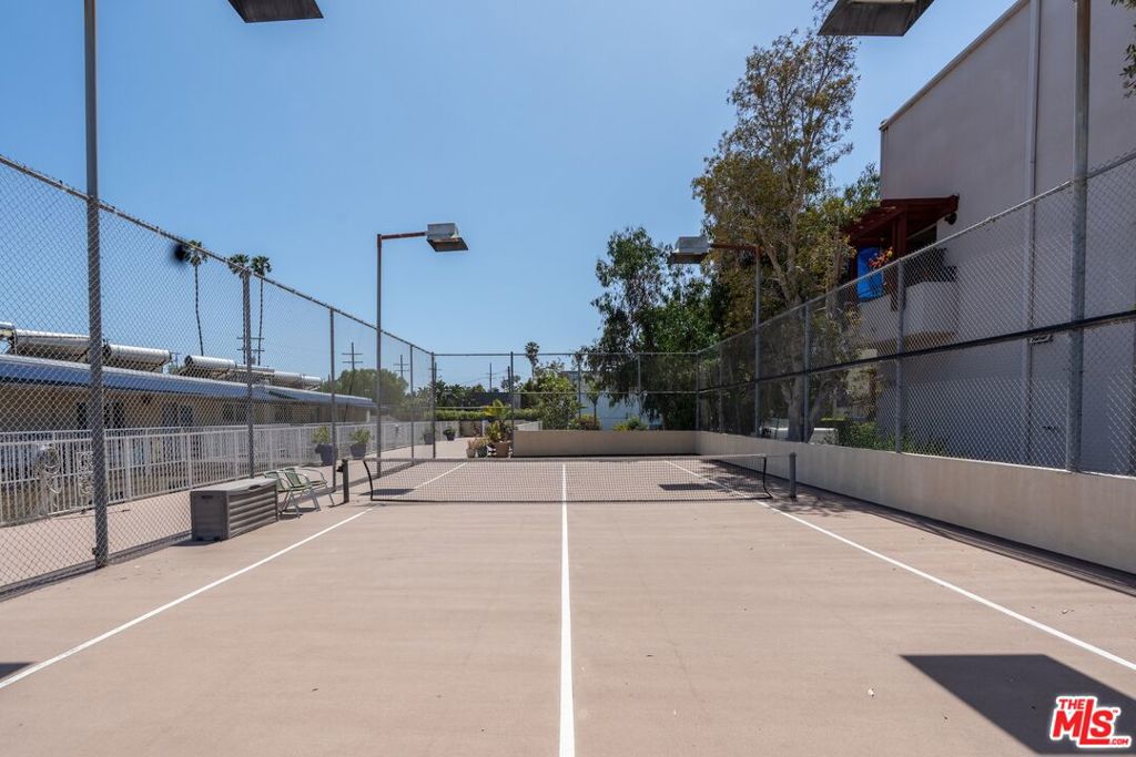 https://media.crmls.org/mediaz/d236512f-8600-4cbd-a079-331f097dcb41.jpg?preset=X-Large
