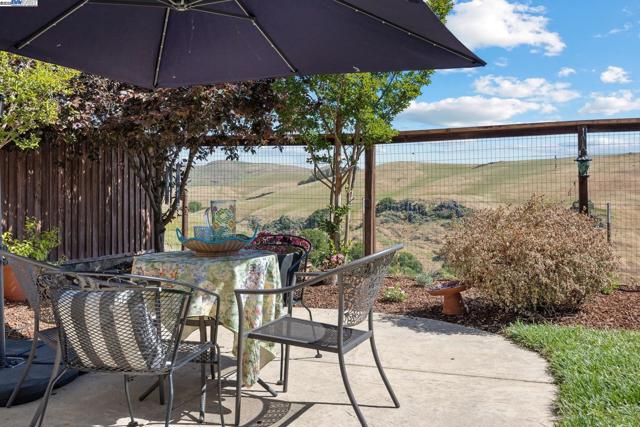 9779 Reimers Way, Dublin CA: https://media.crmls.org/mediaz/d236bc46-fbf9-420c-8f58-76f84efd208b.jpg