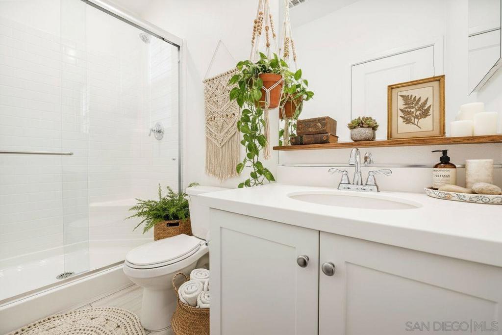 https://media.crmls.org/mediaz/d2387918-85a3-42bc-a9d3-5a57f4899292.jpg?preset=X-Large