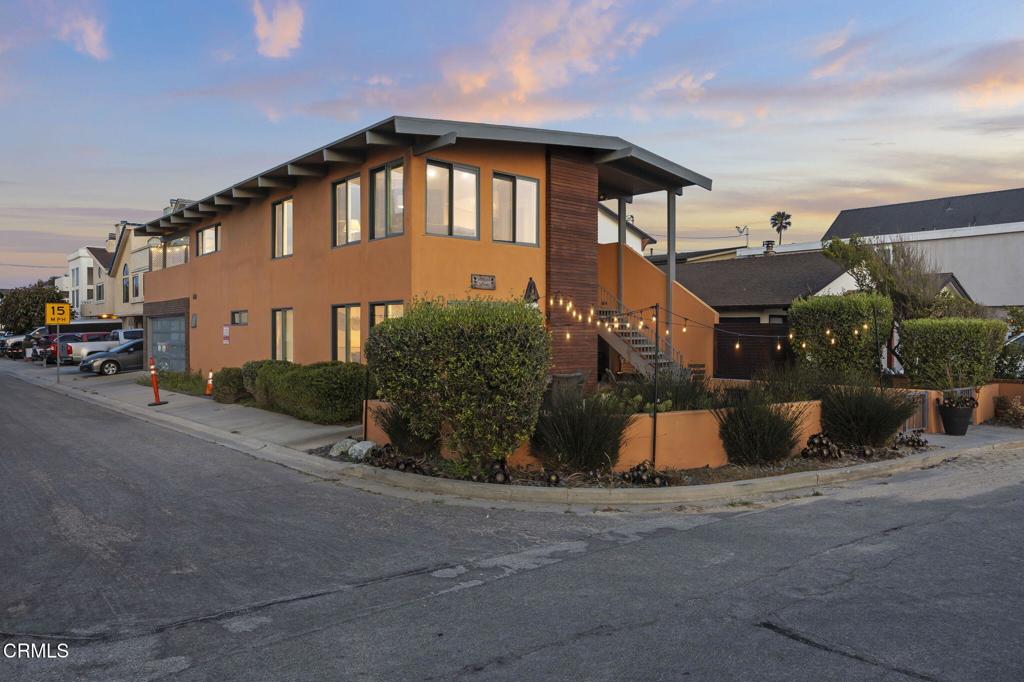 2924 Lakeshore Court
