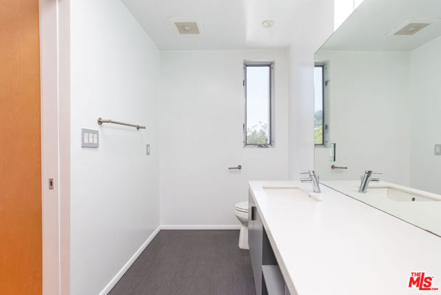 3907 De Longpre Avenue, Los Angeles CA: https://media.crmls.org/mediaz/d238e2e2-5aab-4cbc-8b54-195816b4fd6b.jpg