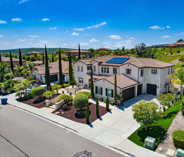 466 Agua Vista Dr, Chula Vista CA: https://media.crmls.org/mediaz/d2397cc6-1d84-4f5c-a6d3-bb80b80545fd.jpg
