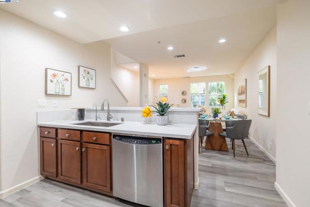 2200 Beech Cir, San Jose CA: https://media.crmls.org/mediaz/d2397f1c-50db-4737-b878-5fc3b2962b2f.jpg