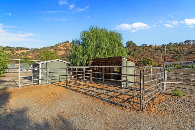 6840 Southside Road, Hollister CA: https://media.crmls.org/mediaz/d23a9440-34eb-405d-bd8f-857788c29e51.jpg