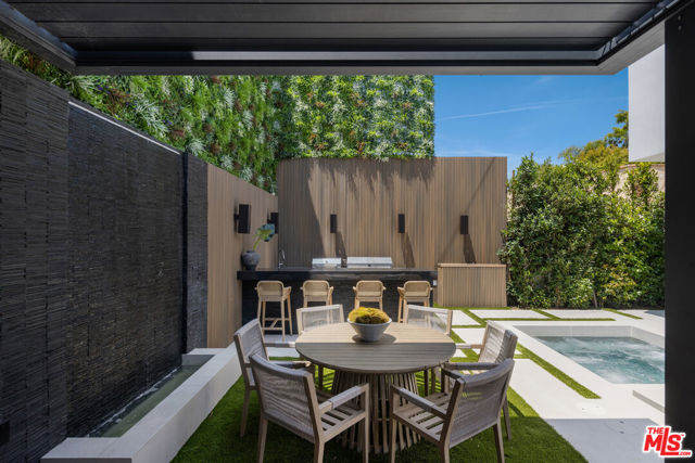 137 S Wetherly Drive, Beverly Hills CA: https://media.crmls.org/mediaz/d23abfe1-aa6f-4f4e-a6c0-f2778c0ad017.jpg