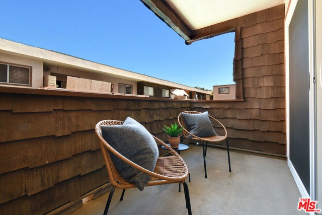 1 Bed Home for Sale in Encino, California