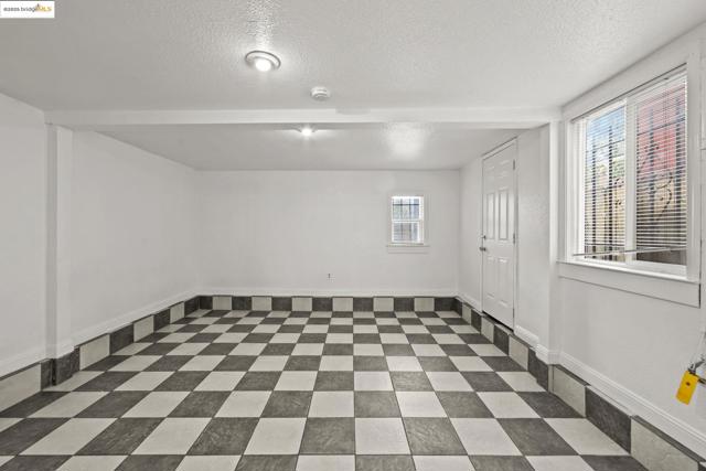 1311 87Th Ave, Oakland CA: https://media.crmls.org/mediaz/d23afac7-96d3-497c-8af3-c54b1ac8bb0b.jpg