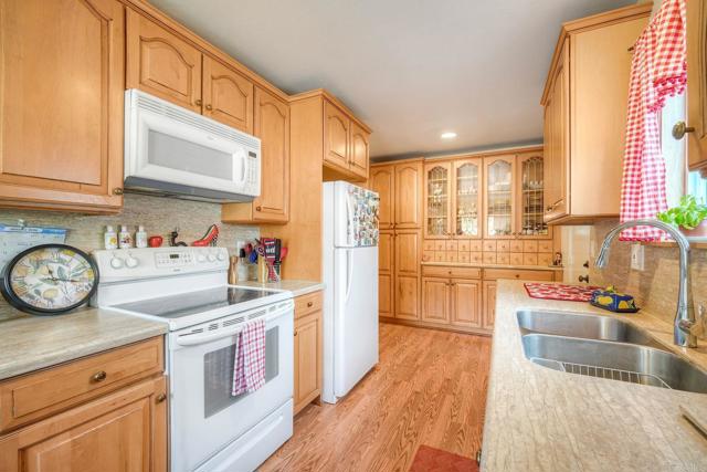 Detail Gallery Image 11 of 33 For 3733 Gail Dr, Oceanside,  CA 92056 - 2 Beds | 1 Baths