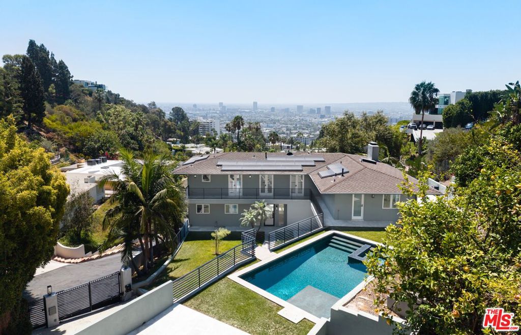 1404 Devlin Dr — Modern