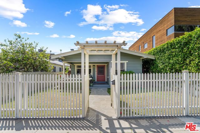 839 Milwood Avenue, Venice CA: https://media.crmls.org/mediaz/d23bbc8b-0501-4588-9462-d6c3b5f51916.jpg