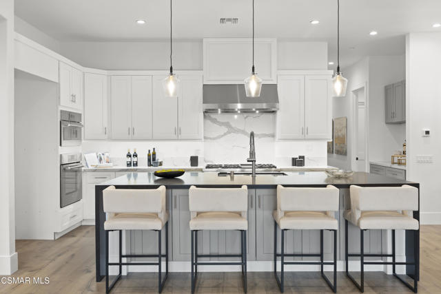 339 Toyon Court, Thousand Oaks CA: https://media.crmls.org/mediaz/d23c08af-0e1c-47a2-a82b-e8fa5a8d7674.jpg