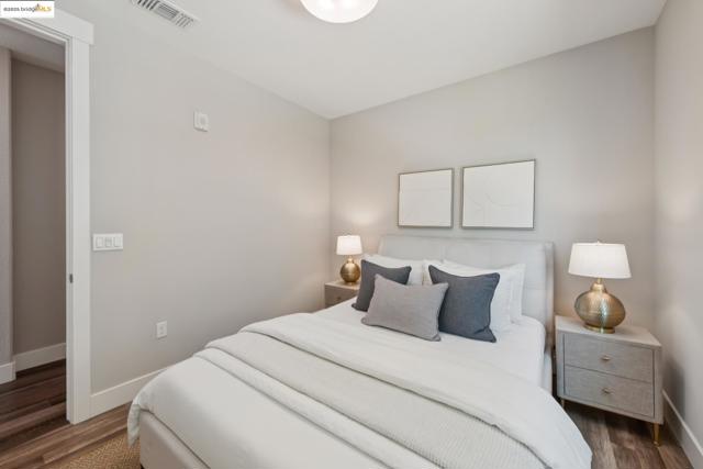 6757 Skyview Dr, Oakland CA: https://media.crmls.org/mediaz/d23cb101-8f63-491d-82d0-32cfa9e9044b.jpg