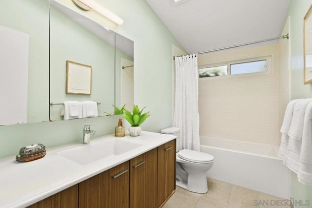 3559 Larga Circle, San Diego CA: https://media.crmls.org/mediaz/d23d89af-98c5-4ebb-a077-f9c2f778a4f8.jpg