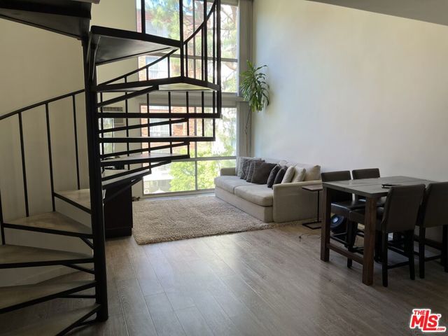 1440 Veteran Avenue, Los Angeles CA: https://media.crmls.org/mediaz/d23dcff8-3b69-407e-a9c1-6b1a7c6254f2.jpg