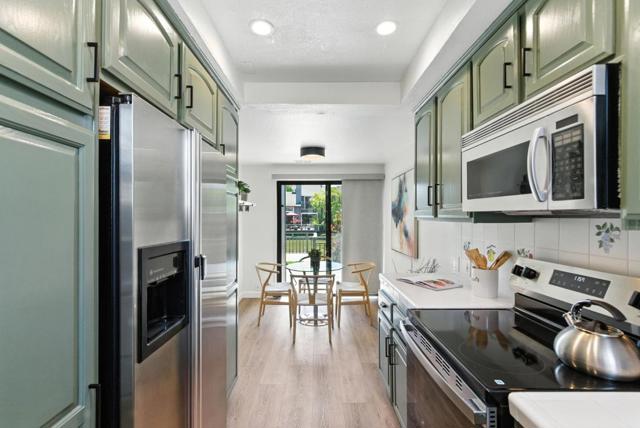 588 Marlin Court, Redwood City CA: https://media.crmls.org/mediaz/d23e23a1-238d-4d1c-8361-43f59d84aebb.jpg