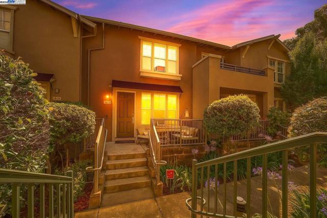1586 Tucker St, Oakland CA: https://media.crmls.org/mediaz/d23ef0c4-a7bd-43a2-a5b4-bca8e8bd9134.jpg