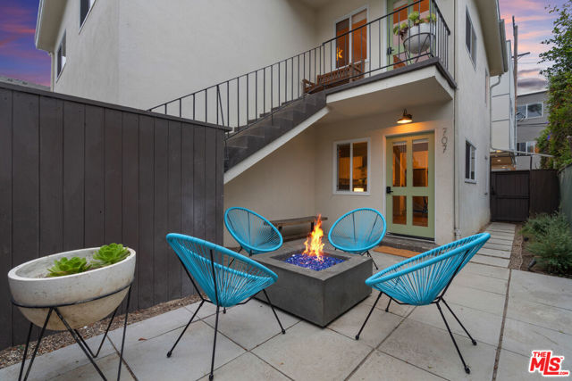 705 6th Avenue, Venice CA: https://media.crmls.org/mediaz/d23efbf7-cfba-4513-802a-25efc331d1f5.jpg