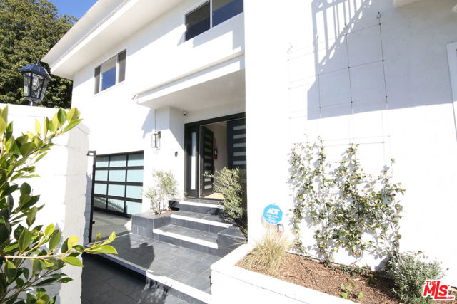 2744 S Bentley Avenue, Los Angeles CA: https://media.crmls.org/mediaz/d23f7b8e-b107-45b9-ac5b-d1765bacd3c6.jpg