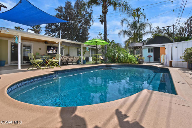 7761 Balcom Avenue, Reseda CA: https://media.crmls.org/mediaz/d23ff640-89a3-466e-aab3-6c303616d456.jpg