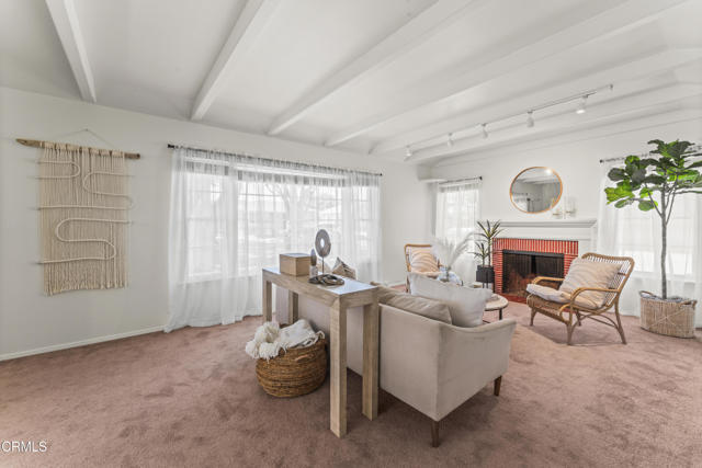 Detail Gallery Image 5 of 39 For 130 132 Virginia Dr, Ventura,  CA 93003 - 3 Beds | 2 Baths