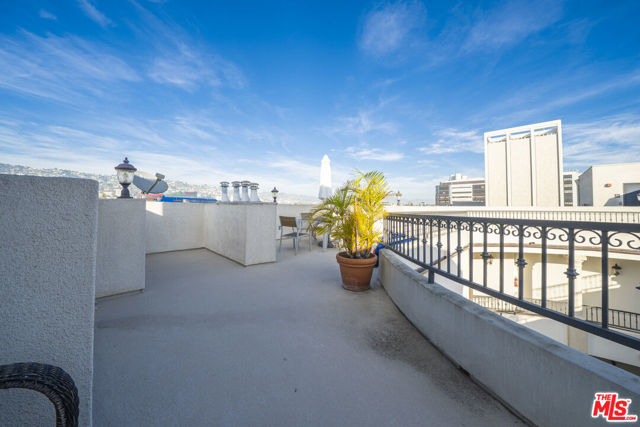 122 N Clark Drive, West Hollywood CA: https://media.crmls.org/mediaz/d2405cd7-ddf7-4418-af50-cf379d2a137b.jpg