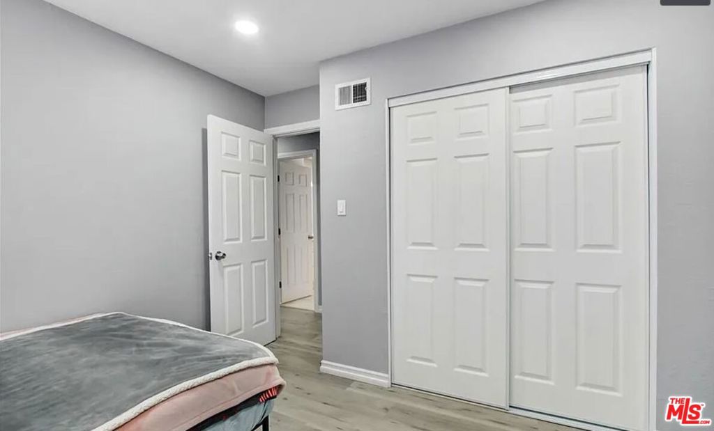 https://media.crmls.org/mediaz/d240887e-290a-40f0-a1ab-20e87024d328.jpg?preset=X-Large