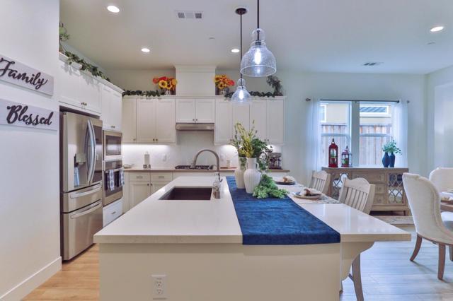 2102 White Oak Drive, Hollister CA: https://media.crmls.org/mediaz/d240d63c-e837-4a12-b14d-902792b38efa.jpg