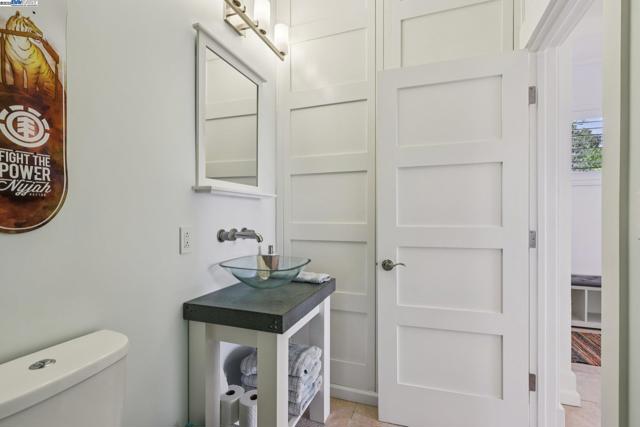 1333 Warren St, Martinez CA: https://media.crmls.org/mediaz/d240f41e-4c11-49dc-9945-ddc334e3da31.jpg