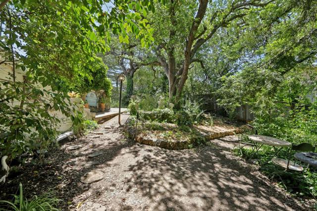 18211 Saratoga Los Gatos Road, Monte Sereno CA: https://media.crmls.org/mediaz/d24335e2-b2f7-4e43-8d23-4c53b86f2460.jpg