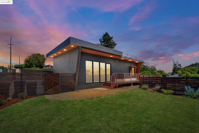 2391 Rancho Rd, El Sobrante CA: https://media.crmls.org/mediaz/d2436bde-76a2-4256-9bbe-14059a26aa3a.jpg