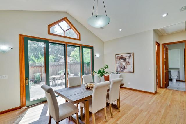 1625 Hazelaar Way, Los Altos CA: https://media.crmls.org/mediaz/d24395b6-9398-42e3-a61b-8e409889b461.jpg