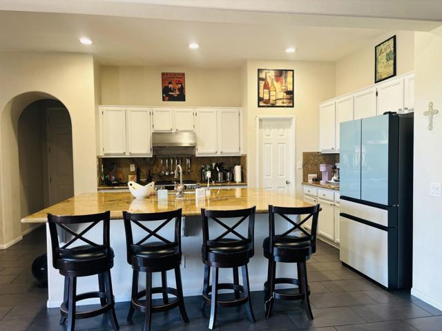 82701 Castleton Drive, Indio CA: https://media.crmls.org/mediaz/d243a46e-efd5-4a3b-a755-062f49fd6020.jpg