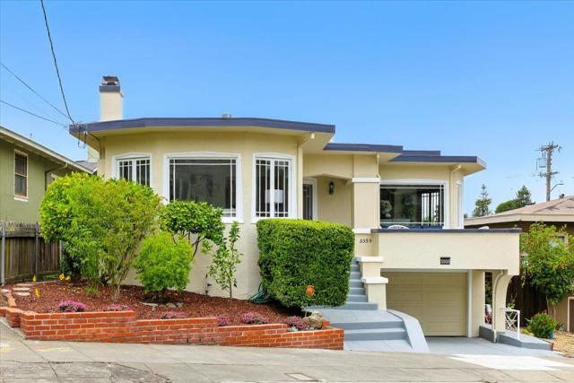 5555 Carlton Street, Oakland CA: https://media.crmls.org/mediaz/d243a73b-4c98-4628-be1b-b0c786cf3a42.jpg